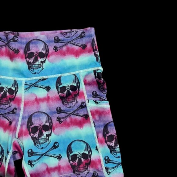 NWOT CVG Consistently Varied Gear Skull Crossbones 5" Leg Athletic Shorts - Picture 2 of 7